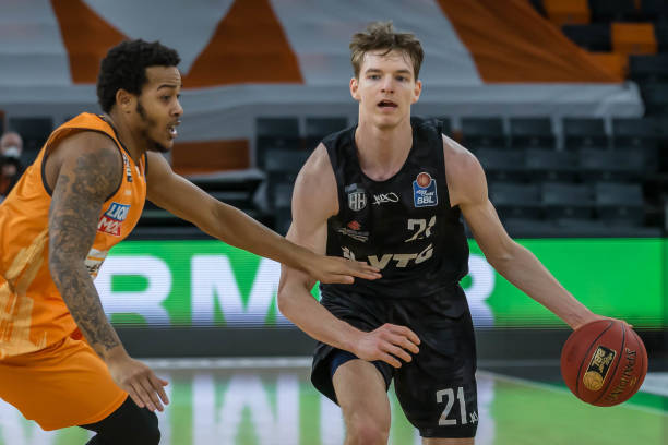 展现出了极 展现出了极